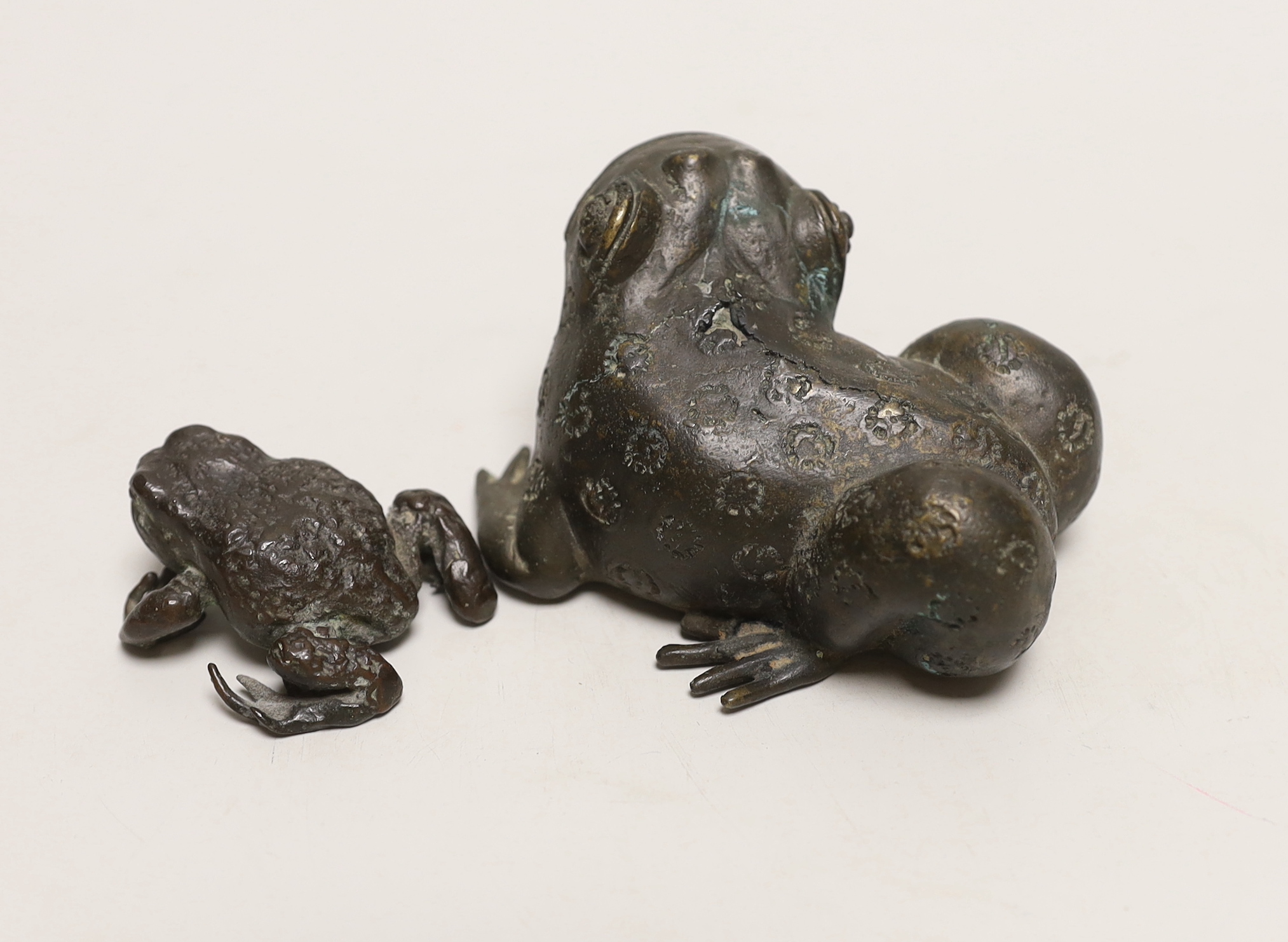 A Chinese bronze toad and another, largest 9.5cm long